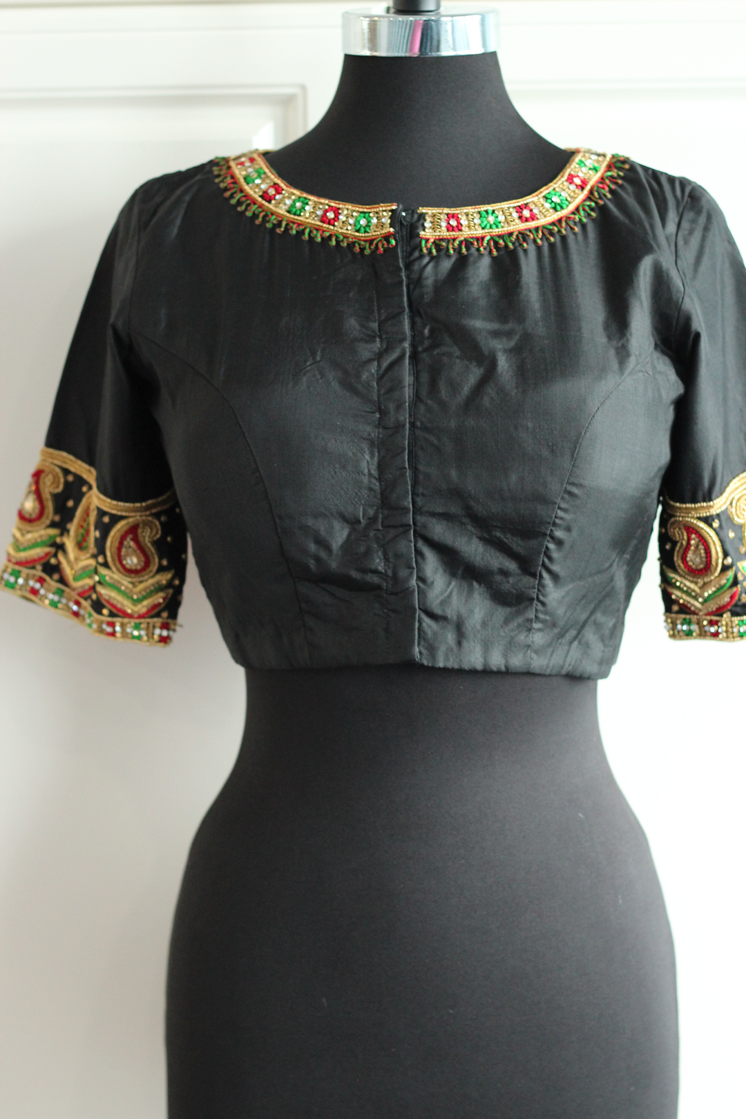 Black Pure Silk Aari Blouse – Temple of 6 Yards